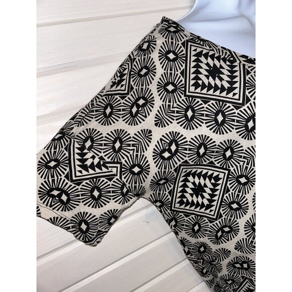 OLD NAVY Sz LARGE Boyfriend Fit Tee Top Khaki Black Tribal Aztec Print EUC - Picture 4 of 8